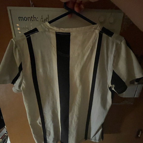 Hollister men’s Tshirt - Picture 2 of 3